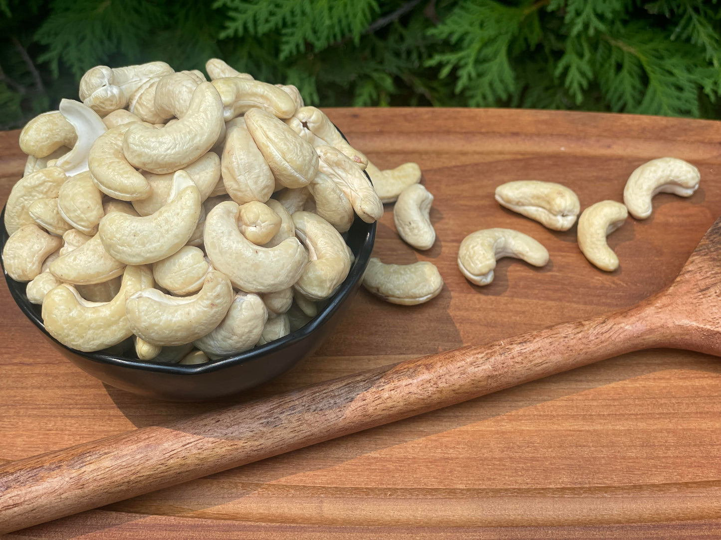 Golden Cashews – 1 kg Jumbo Whole Raw Cashews